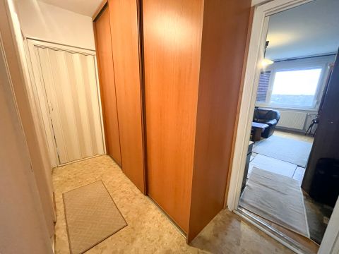 Eladó Lakás 1215 Budapest 21. kerület 3 szobás panel, jó állapotban a Védgát utcánál