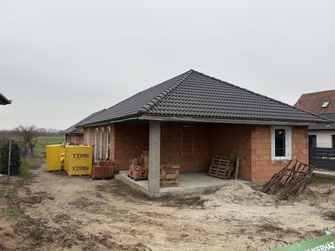 Eladó Ház 2365 Inárcs , Új építésű családi ház - autóbeállóval, 725 nm-es telekkel