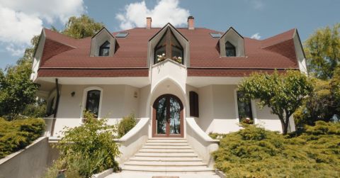 Eladó Ház 1188 Budapest 18. kerület Egyedi tervezésű medencés családi ház