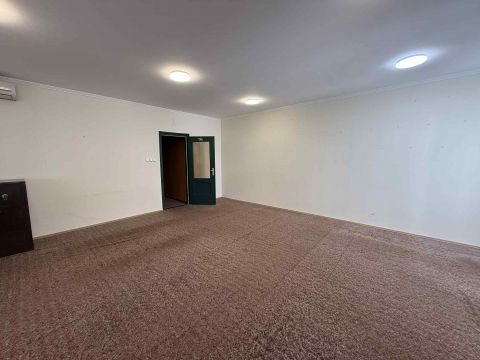 Kiadó Iroda 6000 Kecskemét A BELVÁROSBAN KIADÓ IRODASZOBA – 36 m²