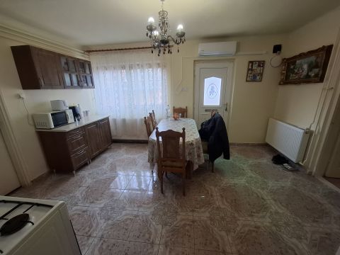 Eladó Ház 6100 Kiskunfélegyháza , Belülről igényesen felújított, fűtéskorszerűsített