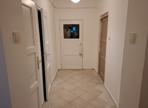 Eladó Lakás 1108 Budapest 10. kerület , 2 szoba, tetőterasz, kertkapcsolat, azonnal költözhető