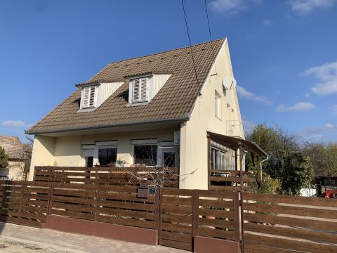 Eladó Ház 2373 Dabas , Dabas-Gyón csendes mellékutcájában