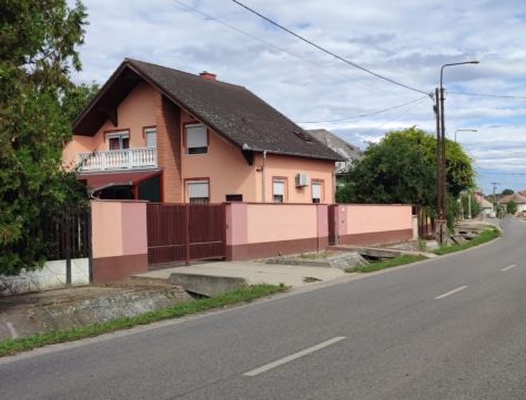 Eladó Ház 2711 Tápiószentmárton Központ közelében