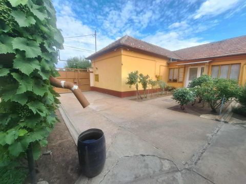 Eladó Ház 2750 Nagykőrös , Nagykőrösön szépen karbantartott családi ház eladó 