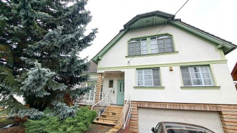 Eladó Ház 2120 Dunakeszi Igazi családi otthon medencével