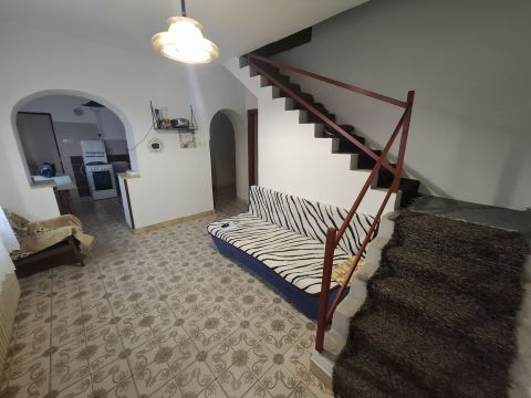 Eladó Ház 6113 Petőfiszállás , Kétszintes téglaház pincével, 4 szobával