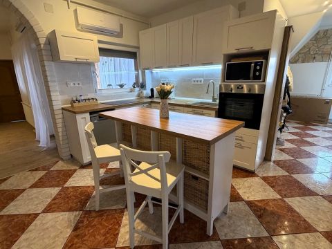 Eladó Lakás 2315 Szigethalom , Teljes körűen felújított, központ közeli részen !