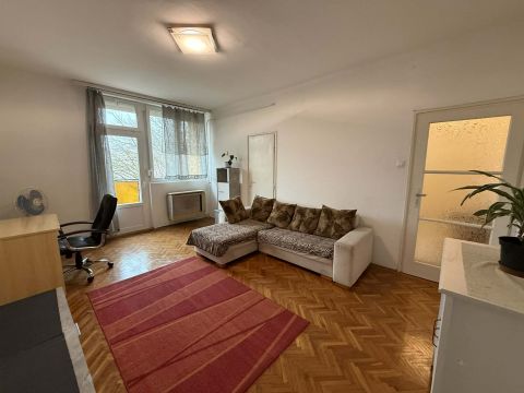 Kiadó Lakás 6000 Kecskemét , 1 SZOBÁS, ERKÉLYES LAKÁS KIADÓ A RÁVÁGY TÉREN