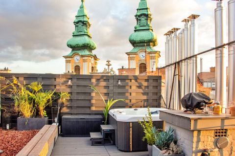 Eladó Lakás 1053 Budapest 5. kerület , Tetőteraszos jacuzzis legénylakás az Egyetem téren