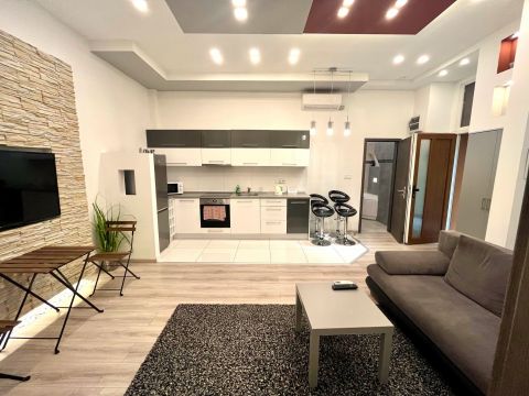 Kiadó Lakás 1061 Budapest 6. kerület 