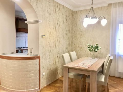 Kiadó Lakás 3200 Gyöngyös , Saját garázzsal, zárt udvarban