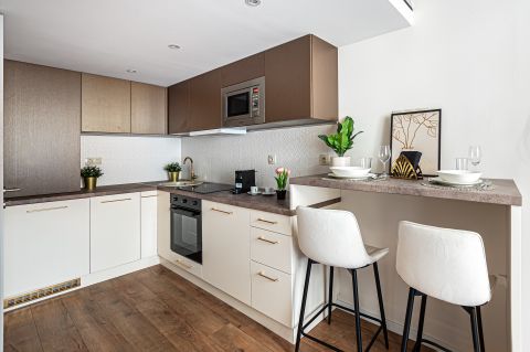 Eladó Lakás 1073 Budapest 7. kerület Felújított lakás, 1 utcára a Körúttól