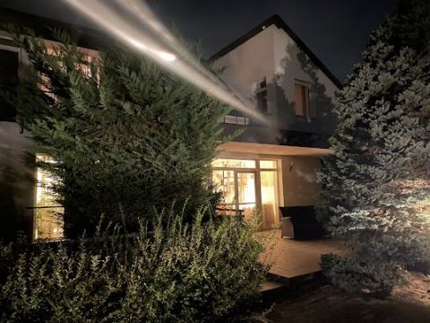 Eladó Ház 2030 Érd , Fundokila tér közelében