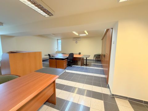 Kiadó Iroda 4400 Nyíregyháza Nyíregyháza