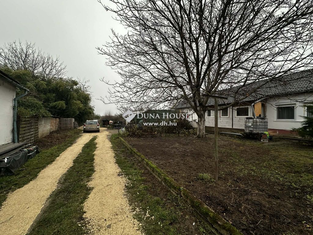 8653 Ádánd , Kedvelt utcában, teljesen felújított családi ház eladó! — 1/29
