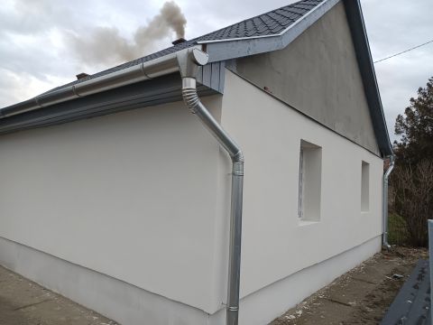 Eladó Ház 2747 Törtel , Törtel központjában 3 szobás ház eladó