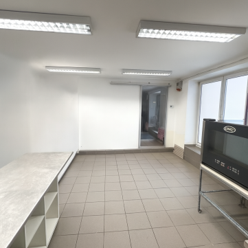 Eladó Üzlethelyiség 1097 Budapest 9. kerület Utcai bejárattal rendelkező ÜZLETHELYISÉG akár bérlővel 