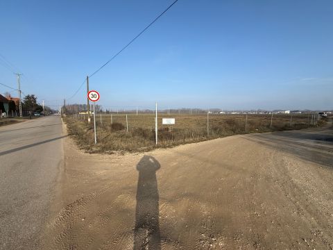 Eladó Telek 6000 Kecskemét , Kadafalván, beton út mellett,építési engedéllyel telek eladó