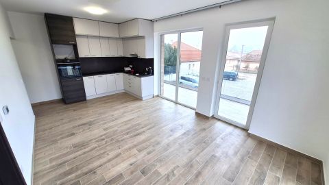 Kiadó Lakás 2367 Újhartyán , Újépítésű lakás, központi részen!!