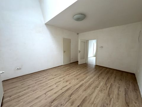 Eladó Lakás 1071 Budapest 7. kerület Újszerű, belső kétszintes lakás Ligetvárosban 