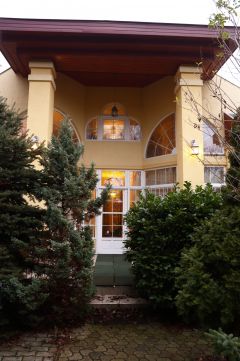 Eladó Ház 1182 Budapest 18. kerület Egy valódi építészeti különlegesség a Gloriett-telepen!