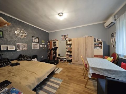 Eladó Lakás 1155 Budapest 15. kerület , 1154 Budapest 15, Mézeskalács tér