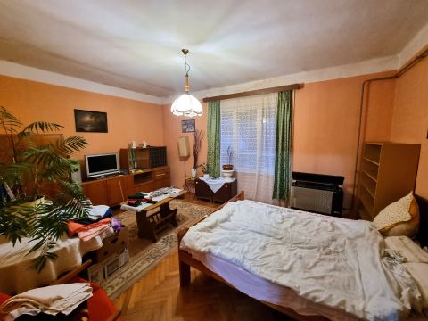 Eladó Ház 8181 Berhida , Felújítandó családi ház Berhidán 