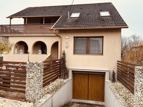 Eladó Ház 8086 Felcsút 