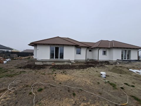 Eladó Ház 5100 Jászberény , JÁSZBERÉNY SZATMÁRI LAKÓPARK