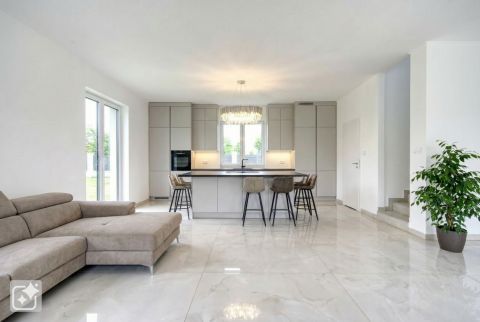 Eladó Ház 2053 Herceghalom , magas műszaki tartalommal, azonnal költözhető otthon