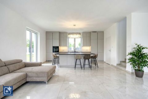 Eladó Ház 2053 Herceghalom magas műszaki tartalommal, azonnal költözhető otthon