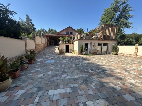 Eladó Ház 2182 Domony , Kétszintes Prémium lakóház eladó