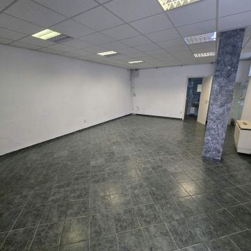 Kiadó Üzlethelyiség 6000 Kecskemét , KIADÓ ÜZLETHELYSÉG RAKTÁRRAL!