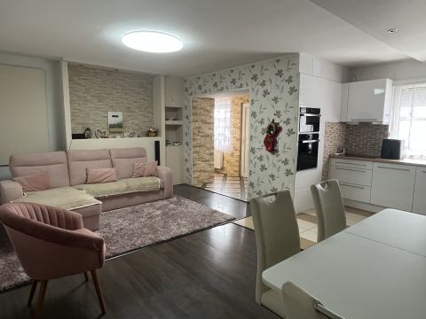 Eladó Ház 3281 Karácsond , Központi részén