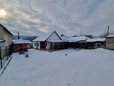 Eladó Ház 2616 Keszeg Kétszobás felújított vályogház