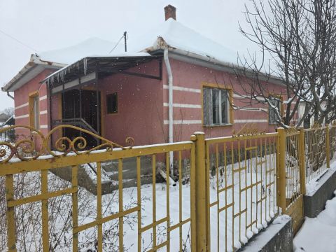 Eladó Ház 3388 Poroszló , Poroszló coop parkoló