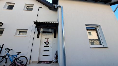 Eladó Ház 2230 Gyömrő Kiváló elosztású ikerházfél szinte 0 rezsivel