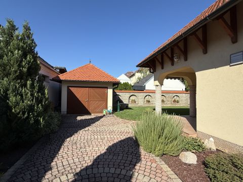 Eladó Ház 6500 Baja Abszolút belvárosban, csendes helyen