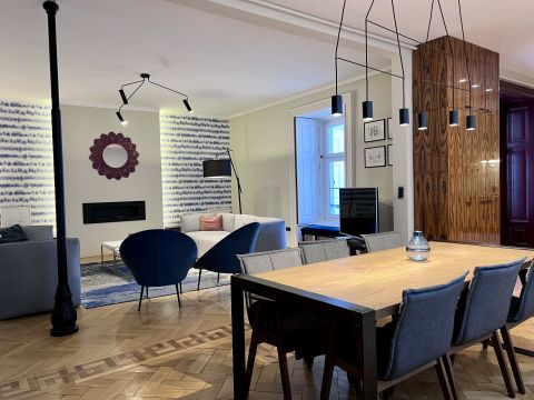 Eladó Lakás 1052 Budapest 5. kerület , Stílusos polgári lakás, dunai kilátással, gyönyörű házban 