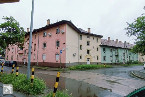 Eladó Lakás 1101 Budapest 10. kerület , Doba és Nyerő utca sarkánál, erkélyes kis lakás!