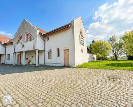 Eladó Lakás 9730 Kőszeg , Kőszegen sorházi lakás saját kertrésszel