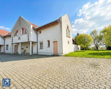 Eladó Lakás 9730 Kőszeg , Kőszegen sorházi lakás saját kertrésszel