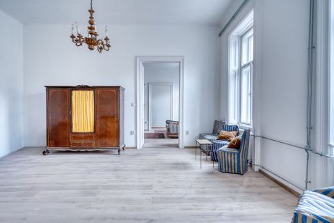 Eladó Lakás 1055 Budapest 5. kerület Gyönyörű, felújított társasházban, erkélyes polgári lakás!