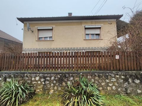 Eladó Ház 3761 Szin 