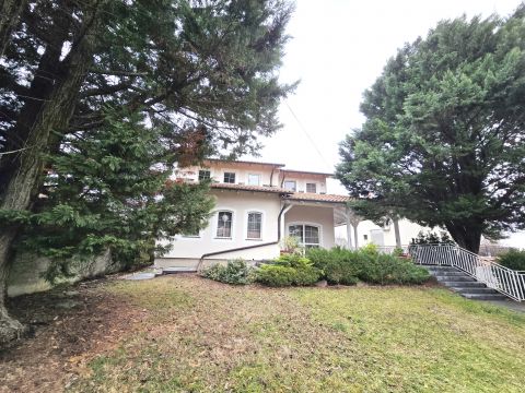 Eladó Ház 2030 Érd , EGYEDI ENTERIŐR