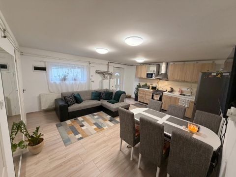 Eladó Ház 6000 Kecskemét , Vacsiközben, kiskertes nappal+2szobás ház