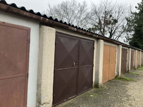 Kiadó Parkoló 7634 Pécs 