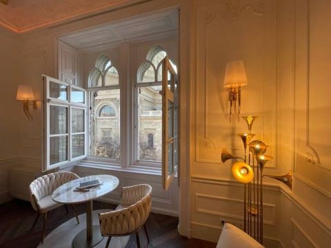 Kiadó Lakás 1051 Budapest 5. kerület , Bazilikára / Szent István térre néző extravagáns lakás