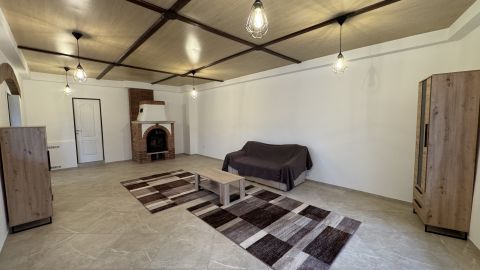 Kiadó Lakás 2011 Budakalász 